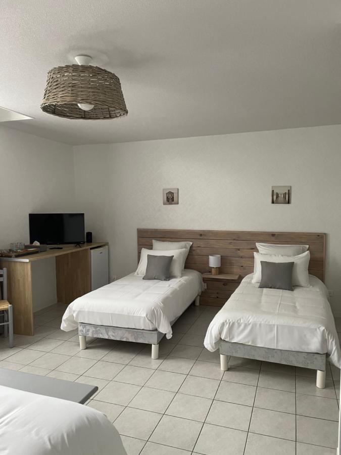 Les Trois Cedres Hotel Saint-Ouen-d'Aunis Ngoại thất bức ảnh